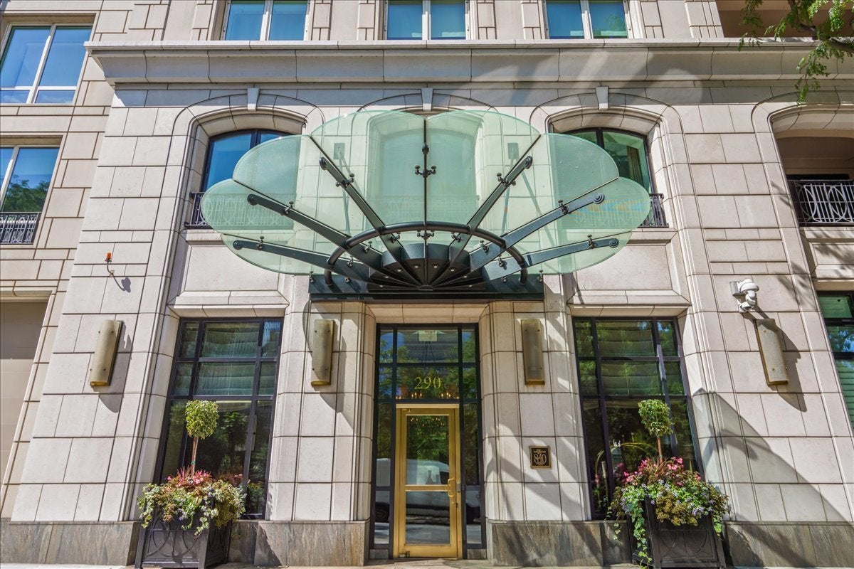 840 N Lake Shore Drive 1803