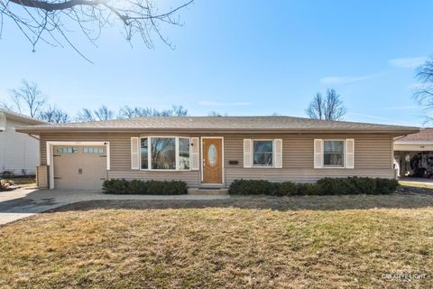 Photo of 107 W Streamwood Boulevard, Streamwood, IL 60107 (MLS # 12580371)