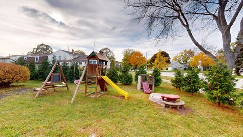 Tiny photo for 1327 Larchmont Drive, Buffalo Grove, IL 60089 (MLS # 12552627)