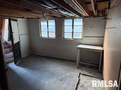 Tiny photo for 601 W WILLOW Street, Carbondale, IL 62901 (MLS # EB460501)