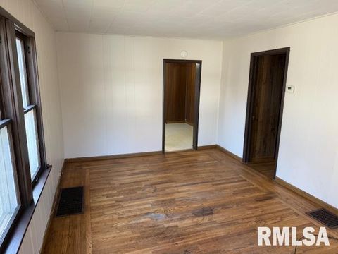 Tiny photo for 601 W WILLOW Street, Carbondale, IL 62901 (MLS # EB460501)