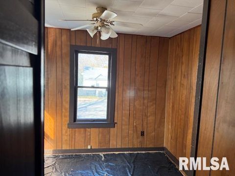 Tiny photo for 601 W WILLOW Street, Carbondale, IL 62901 (MLS # EB460501)