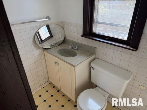 Tiny photo for 601 W WILLOW Street, Carbondale, IL 62901 (MLS # EB460501)