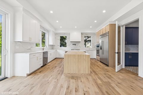 Tiny photo for 936 S Mitchell Avenue, Elmhurst, IL 60126 (MLS # 12464152)