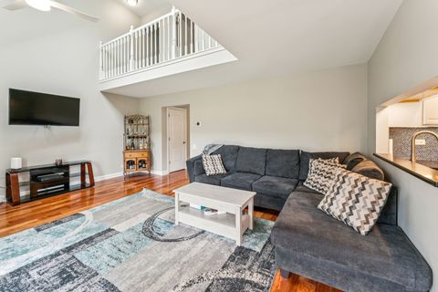 Tiny photo for 1426 W Sapphire Drive, Hoffman Estates, IL 60192 (MLS # 12607584)