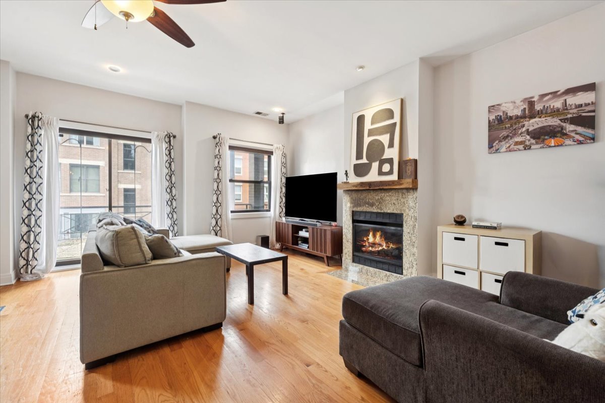 1909 W NORTH Avenue 2