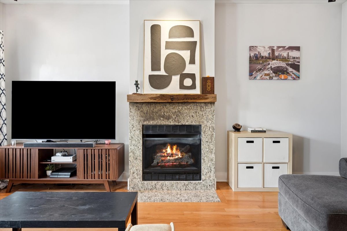 1909 W NORTH Avenue 2