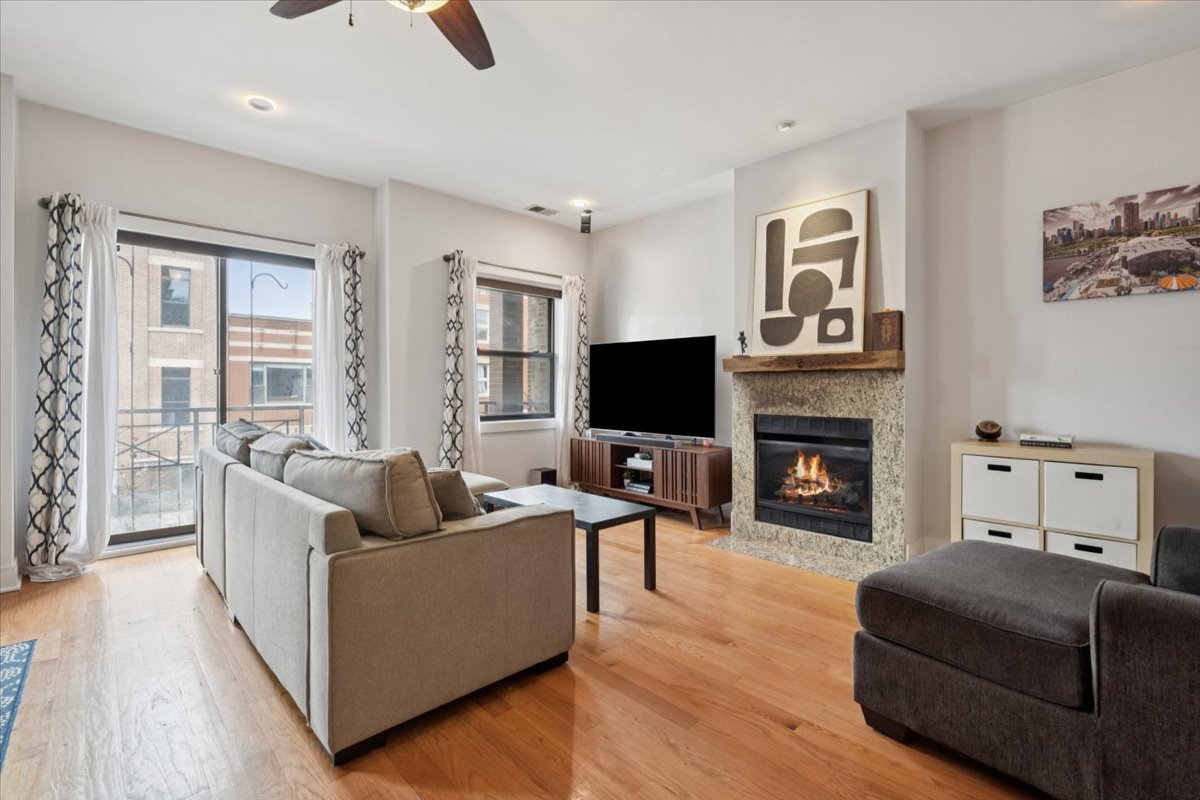 1909 W NORTH Avenue 2