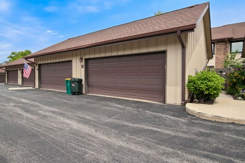 Tiny photo for 21 Kyle Court, Willowbrook, IL 60527 (MLS # 12684897)