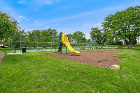 Tiny photo for 21 Kyle Court, Willowbrook, IL 60527 (MLS # 12684897)