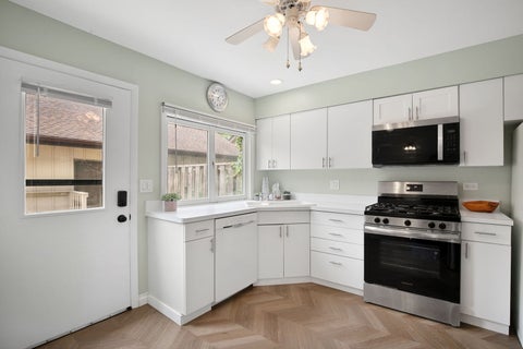 Tiny photo for 21 Kyle Court, Willowbrook, IL 60527 (MLS # 12684897)