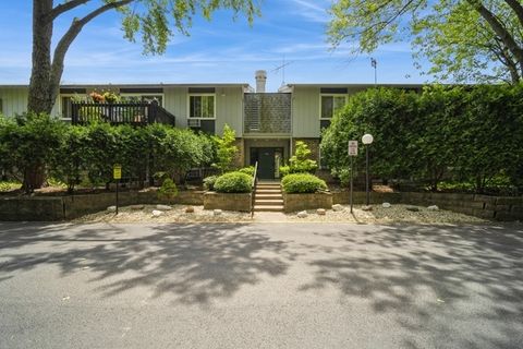 Photo of 936 E Old Willow Road #104, Prospect Heights, IL 60070 (MLS # 12550261)