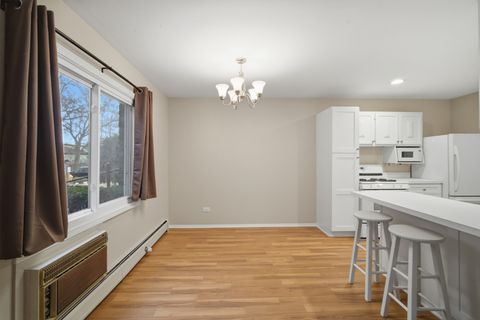 Tiny photo for 936 E Old Willow Road #104, Prospect Heights, IL 60070 (MLS # 12550261)