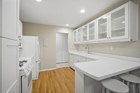 Tiny photo for 936 E Old Willow Road #104, Prospect Heights, IL 60070 (MLS # 12550261)