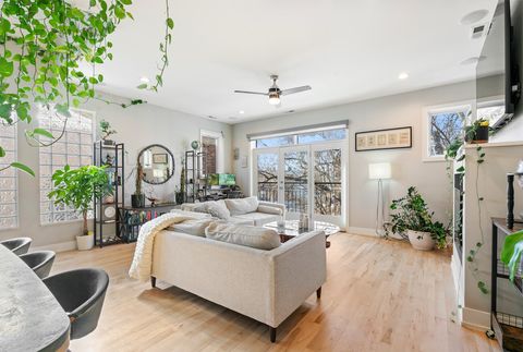 Tiny photo for 817 N Winchester Avenue #3, Chicago, IL 60622 (MLS # 12582644)