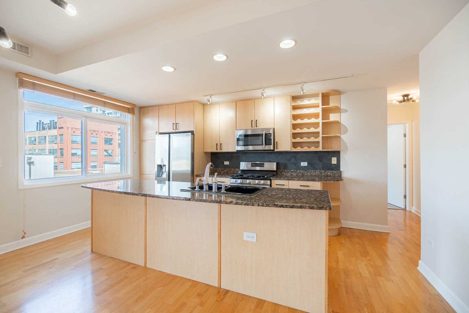 680 N GREEN Street 609