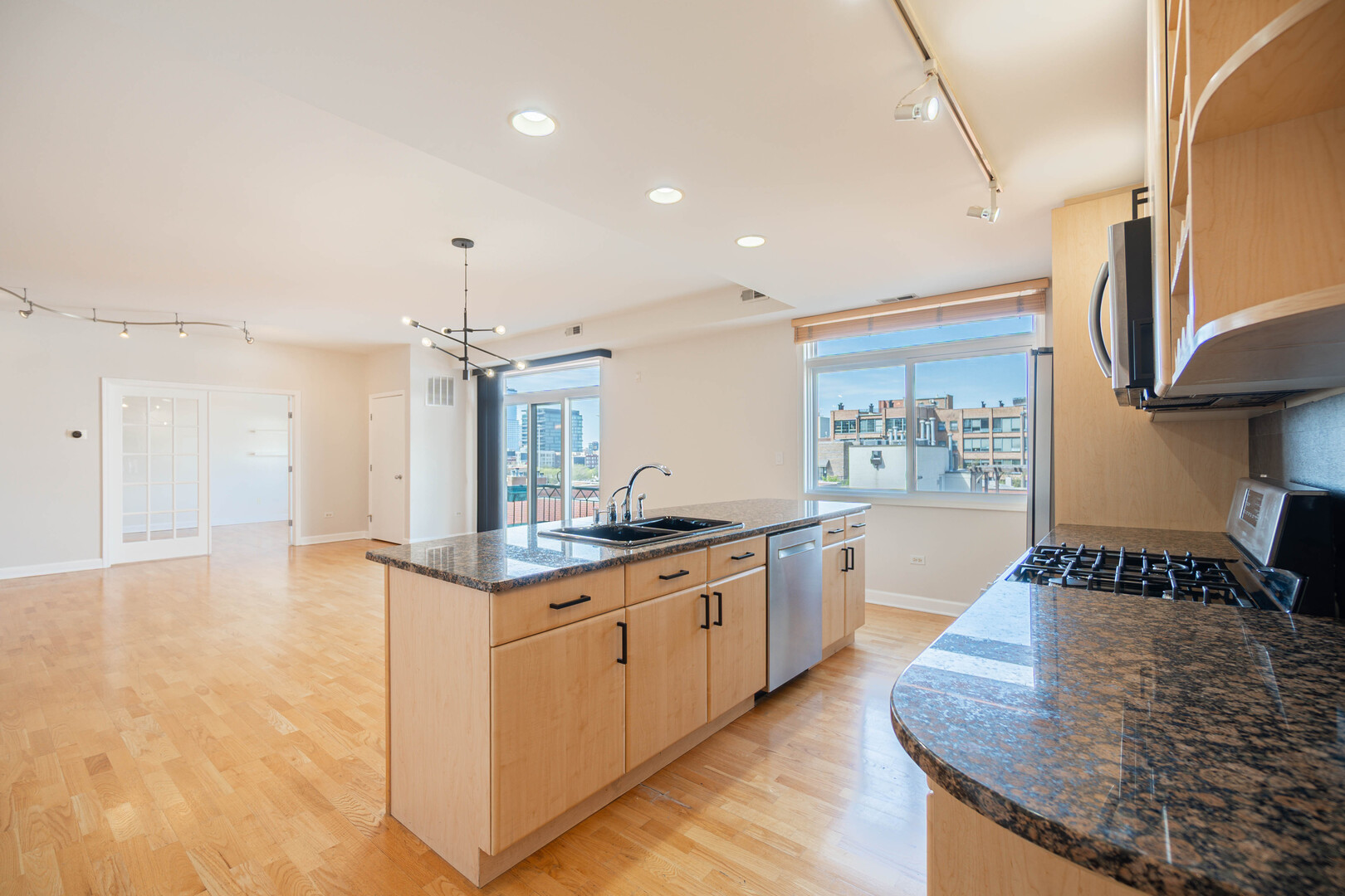 680 N GREEN Street 609