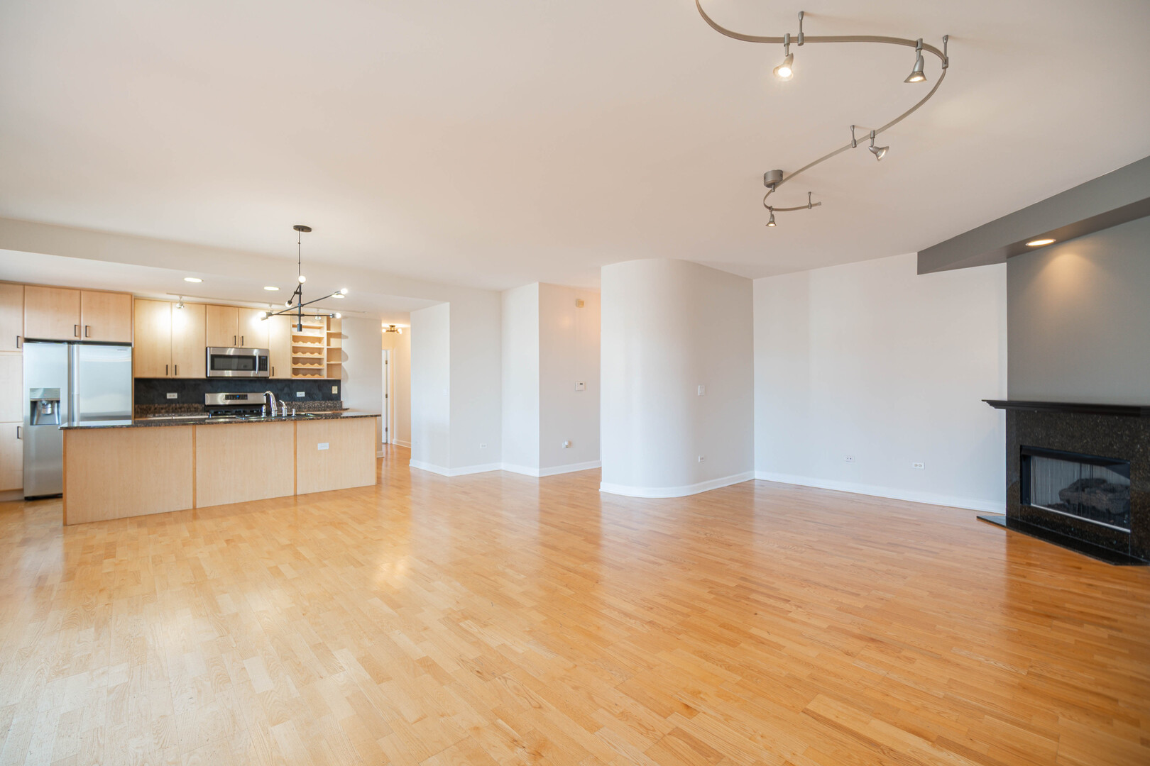 680 N GREEN Street 609