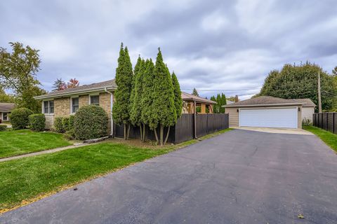 Tiny photo for 34 N Reuter Drive, Arlington Heights, IL 60005 (MLS # 12502591)