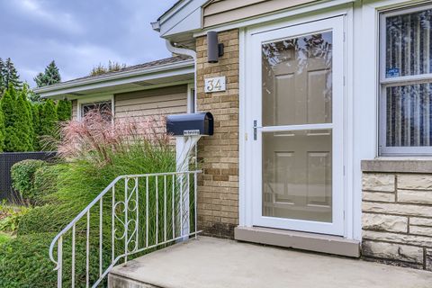 Tiny photo for 34 N Reuter Drive, Arlington Heights, IL 60005 (MLS # 12502591)