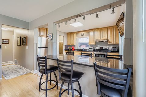 Tiny photo for 34 N Reuter Drive, Arlington Heights, IL 60005 (MLS # 12502591)