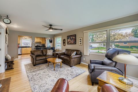 Tiny photo for 34 N Reuter Drive, Arlington Heights, IL 60005 (MLS # 12502591)