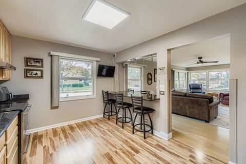 Tiny photo for 34 N Reuter Drive, Arlington Heights, IL 60005 (MLS # 12502591)