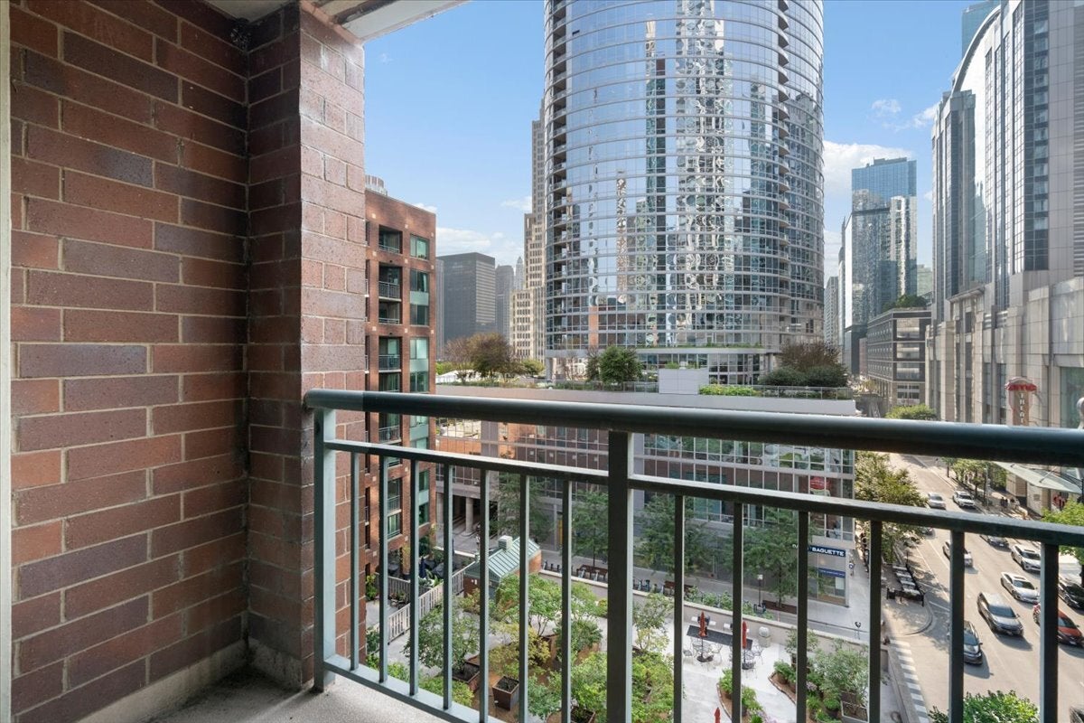 480 N McClurg Court 901