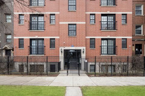 Photo of 6835 S Cornell Avenue #2S, Chicago, IL 60649 (MLS # 12492421)