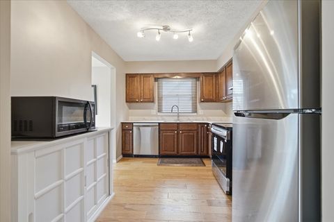 Tiny photo for 1204 Kim Drive, Bloomington, IL 61704 (MLS # 12595019)