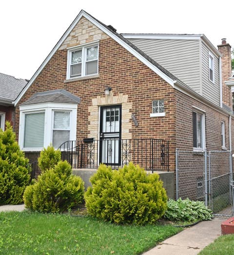 Photo of 8434 S Yates Boulevard, Chicago, IL 60617 (MLS # 12654605)