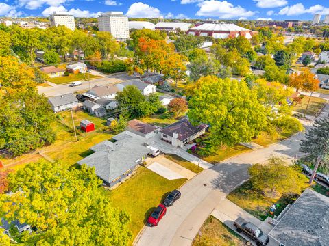 Tiny photo for 6 Wilmette Drive, Normal, IL 61761 (MLS # 12697720)