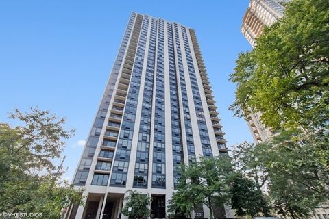 Photo of 2500 N Lakeview Avenue #903, Chicago, IL 60614 (MLS # 12654086)
