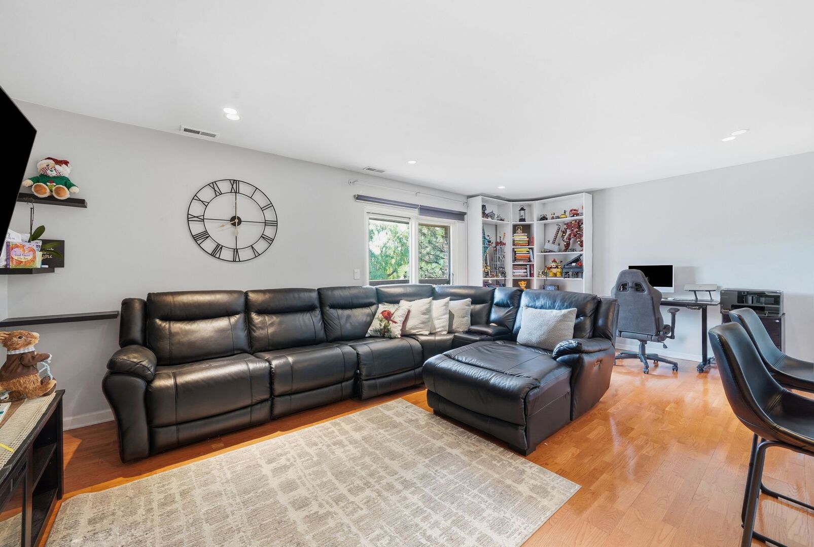650 Perrie Drive 303