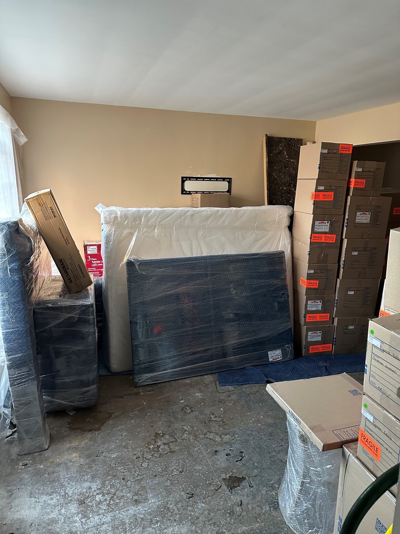 2942 N Gresham Avenue