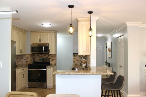 Tiny photo for 2201 S Highland Avenue #3G, Lombard, IL 60148 (MLS # 12521607)