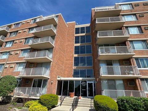 Photo of 2201 S Highland Avenue #3G, Lombard, IL 60148 (MLS # 12521607)