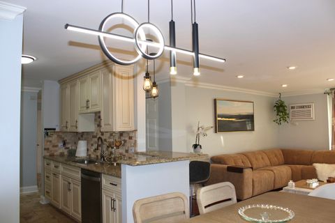 Tiny photo for 2201 S Highland Avenue #3G, Lombard, IL 60148 (MLS # 12521607)