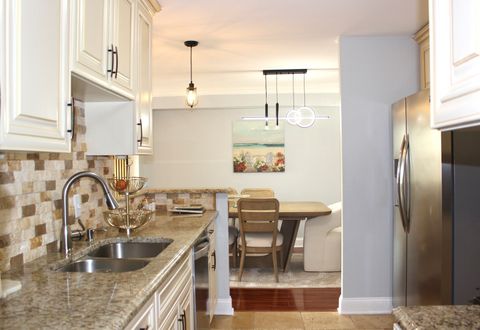 Tiny photo for 2201 S Highland Avenue #3G, Lombard, IL 60148 (MLS # 12521607)