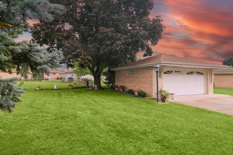 Tiny photo for 7815 N Oleander Avenue, Niles, IL 60714 (MLS # 12491779)