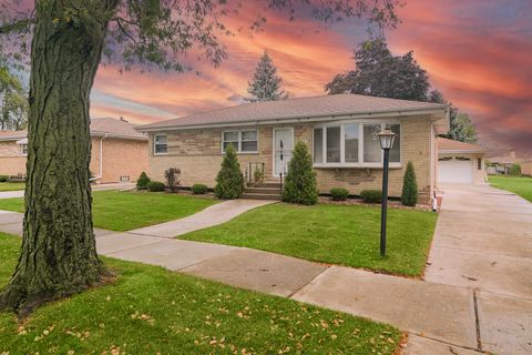 Tiny photo for 7815 N Oleander Avenue, Niles, IL 60714 (MLS # 12491779)