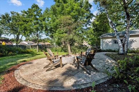 Tiny photo for 711 Quassey Avenue, Lake Bluff, IL 60044 (MLS # 12745820)