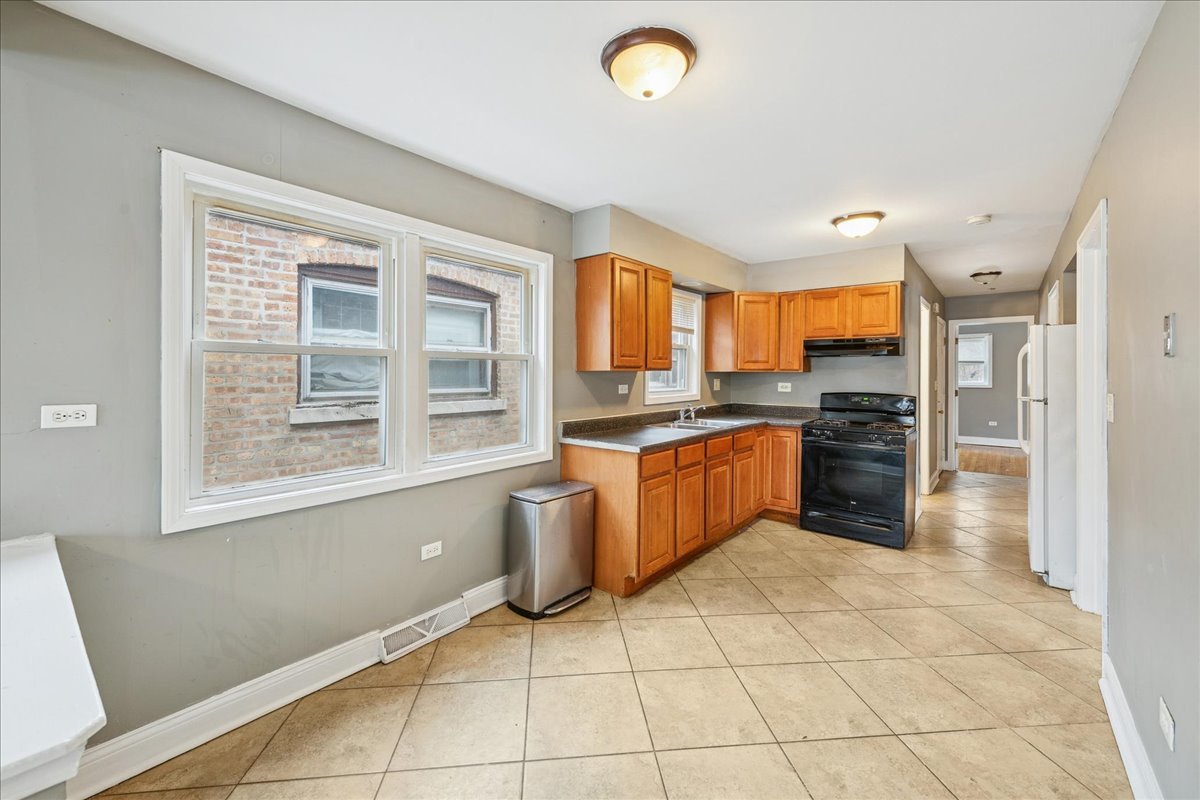 11709 S PEORIA Street