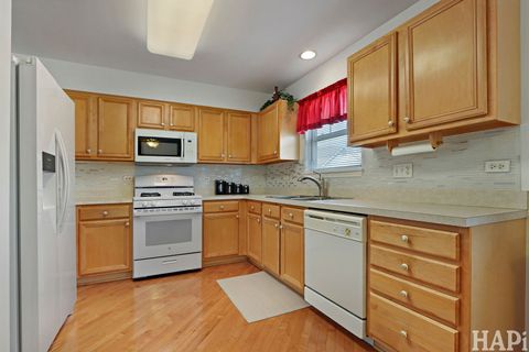 Tiny photo for 1167 N Oakwood Drive #32-3, Fox Lake, IL 60020 (MLS # 12592438)