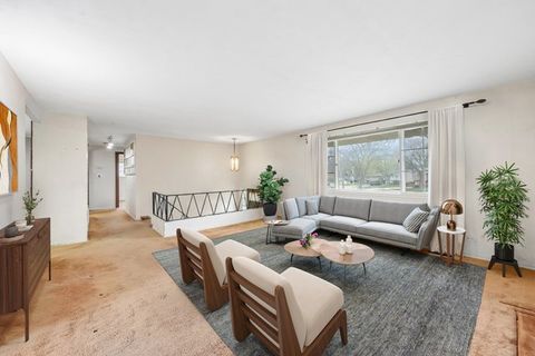 Tiny photo for 907 Jeffery Court, Schaumburg, IL 60193 (MLS # 12628216)