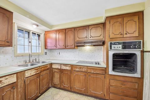 Tiny photo for 907 Jeffery Court, Schaumburg, IL 60193 (MLS # 12628216)