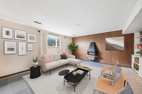 Tiny photo for 907 Jeffery Court, Schaumburg, IL 60193 (MLS # 12628216)