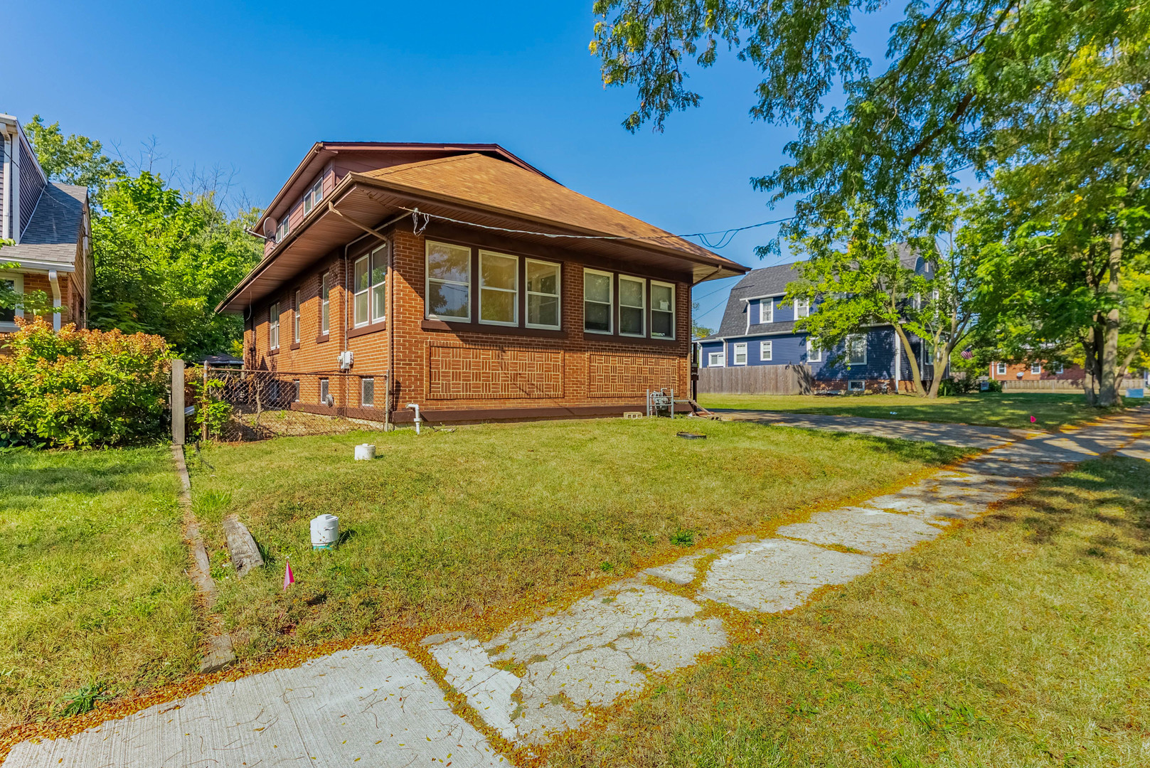 32 S Monterey Avenue