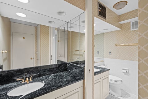 Tiny photo for 1630 Sheridan Road #10A, Wilmette, IL 60091 (MLS # 12650676)