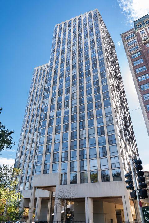 Photo of 345 W Fullerton Parkway #1801, Chicago, IL 60614 (MLS # 12494628)